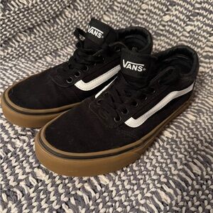 Men’s Ward low top sneakers. New without box.